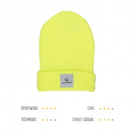 bonnet jaune fluo.